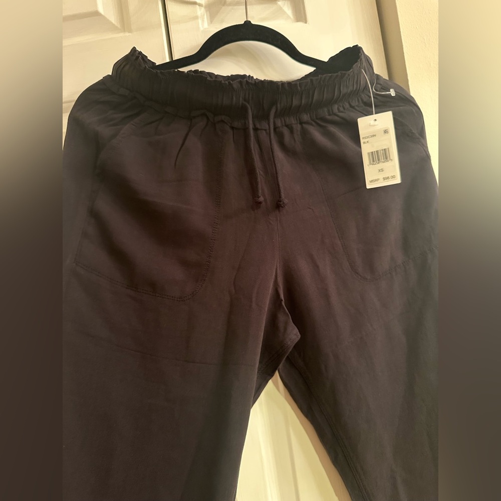 NWT Splendid Nolan straight leg pants. Size XS can also fit S. - Picture 12 of 14